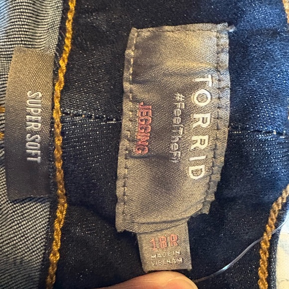 Torrid Super Soft Jean Jeggings NWT - Picture 6 of 9